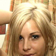 Pegas Productions - Sarah Vicker la Prend dans l'Cul & Squir